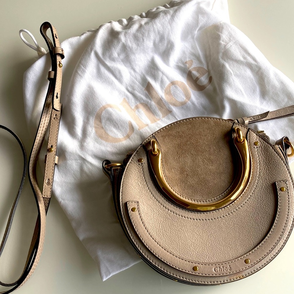 Chloe Pixie bag. Color Pastel grey.